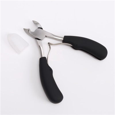 Кусачки педикюрные, с колпачком, с прорезиненными ручками, изогнутое лезвие, 12.5 см, длина лезвия-15 мм, чёрные, серебристые