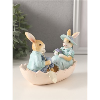 Фигурка полистоун «Парочка кроликов: свидание в лодочке», 13.5×9.5×10.5 см