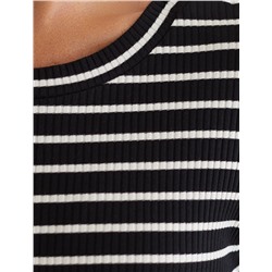 Платье из трикотажа в широкий рубчик с разрезами