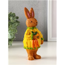 Фигурка полистоун «Заяц в вязанном свитере с охапкой моркови», 6.5×6.5×15.5 см