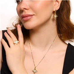 Комплект ювелирной бижутерии Итальянское золото (покрытие желтое 14к) в форме клевера, серьги, кулон на цепочке и кольцо 17 р, вставка: ювелирный пластик, цвет: перламутр, арт.213.418-17