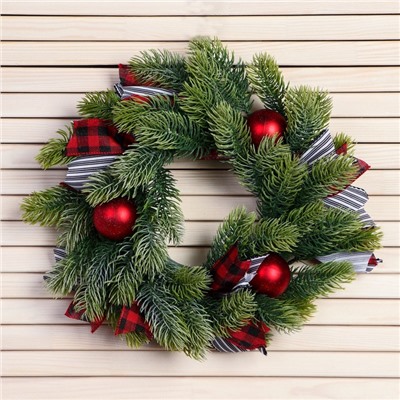 Венок новогодний d=30 см «Зимнее волшебство. Уютная сказка», с полосатыми лентами и шарами