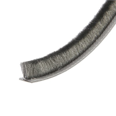 Уплотнитель щеточный самоклеящийся ТУНДРА, 7×8 мм, серый, 10 м