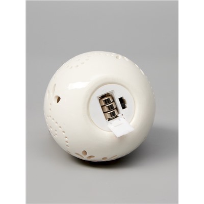 Светодиодная фигура «Снеговик на шаре», 13.2×8.8×8.8 см, 1 LED, керамика, от батареек LR44×3, тёплый белый свет