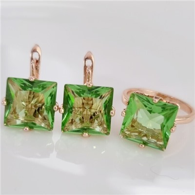 Комплект ювелирная бижутерия коллекция  "Дубай" серьги и кольцо 19 р, покрытие: позолота, вставка: фианиты, цвет: зеленый, арт.215.449-19