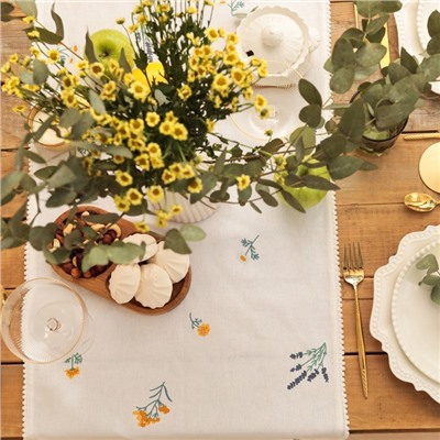 Дорожка на стол Этель «Полевые цветочки» 40×146 см, рогожка 176 г/м², 100% хлопок, белая