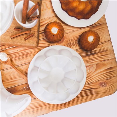 Форма для муссовых десертов и выпечки Доляна «Цветок», силикон, 21×7 см, цвет белый