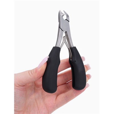 Кусачки педикюрные, с колпачком, с прорезиненными ручками, изогнутое лезвие, 12.5 см, длина лезвия-15 мм, чёрные, серебристые