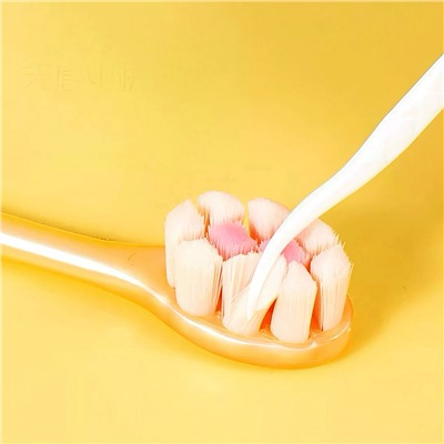 Ультрамягкая щетка для чувствительных зубов KISS CLEAN