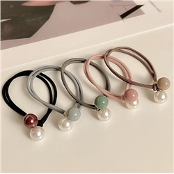 Набор резинок для волос с шариками 5 штук.