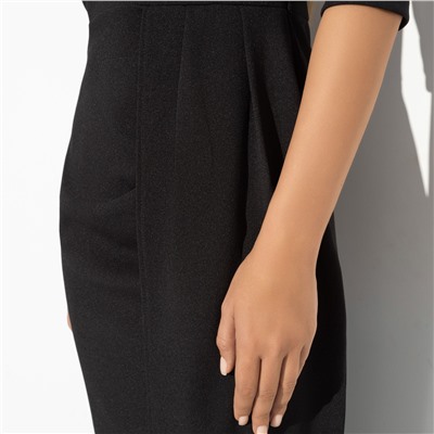 Платье с открытыми плечами и высоким разрезом, Деловой завтрак