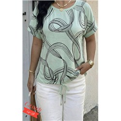 Стильная футболка с стразами