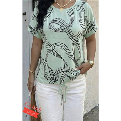 Стильная футболка с стразами