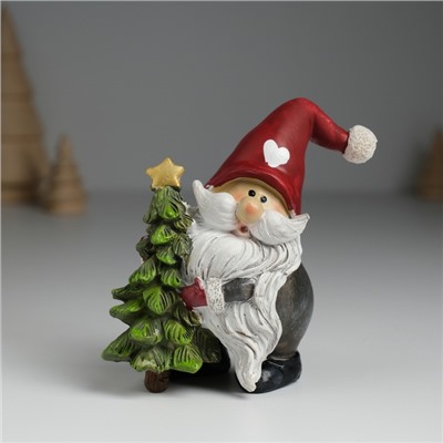 Фигурка полистоун «Дед Мороз в красном колпаке с сердцем, с зелёной ёлочкой», 6.5×4×9 см