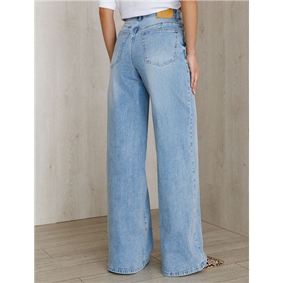 Джинсы трубы с декоративной стиркой из эластичного плотного денима