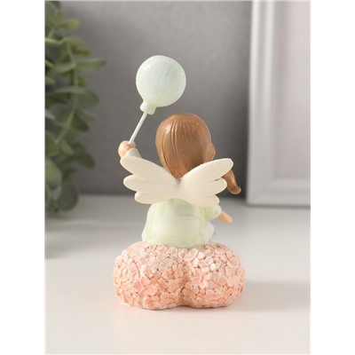 Фигурка полистоун «Малышка-ангел с шариком на цветочном сердце», 6.5×6.5×13 см