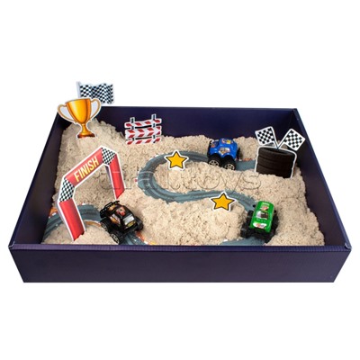 Игрушка для детей старше трех лет, в наборах, из формирующихся пластичных масс (кинетический песок, пластичный песок) и тематических предметов игрового обихода (игрушечный трансопрт) из полимерных материалов с элементами из бумаги, картона