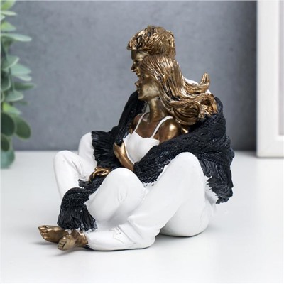 Фигурка полистоун «Влюблённые в белой одежде, нежность и объятия», 12×10.5×12 см