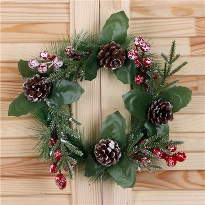 Венок новогодний d=18 см «Зимнее волшебство. Глория», с шишками и ягодами