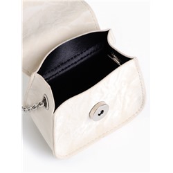 Сумка мини-клатч на магните, на длинной цепочке, белая