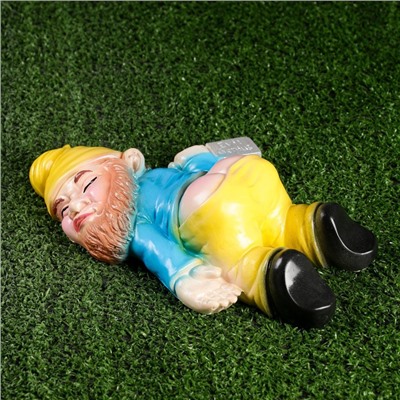 Садовая фигура из гипса «Рыжий пьяный гном», 23×16×7 см