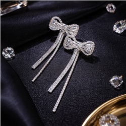 Серьги бантики бижутерия висячие вечерние с камнями, цвет: серебристый и прозрачный, арт.012.074