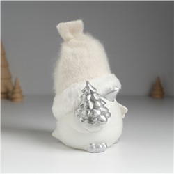 Фигурка полистоун «Воробушек в шапке с серебристой ёлкой», 10×8.5×13 см