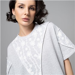 Футболка с кружевным декором, Рискованный тренд