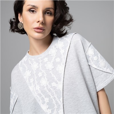 Футболка с кружевным декором, Рискованный тренд