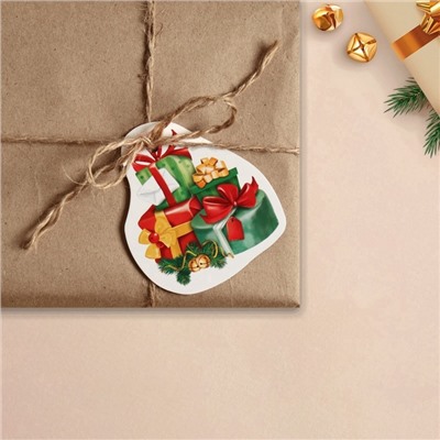 Шильдик на подарок Новый год «Новогодние сюрпризы», 6.5×7 см