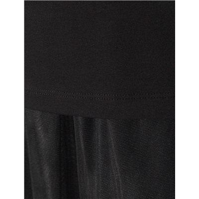 Нарядная футболка с серебристым принтом