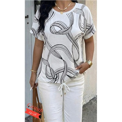 Стильная футболка с стразами