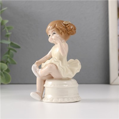 Фигурка керамика «Малышка-балерина в жёлтом платье, на пуфике», 5.8×5.7×10 см