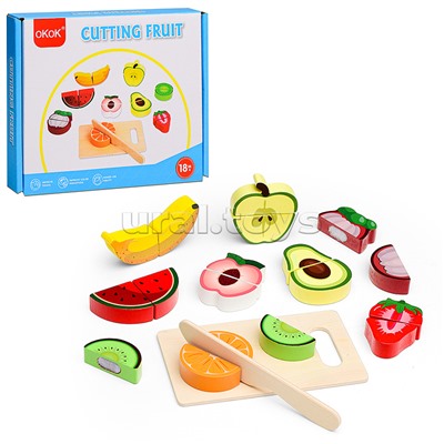 Набор продуктов с дощечкой и ножиком