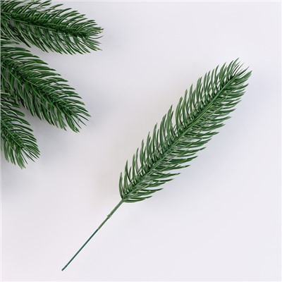Ветка еловая зелёная, набор 100 шт.