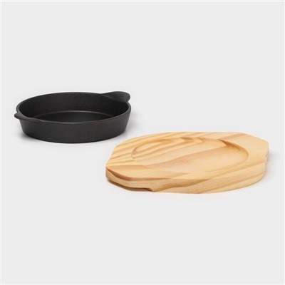 Сковорода «Круг с ручками», d=15.5 см, чугун, на деревянной подставке