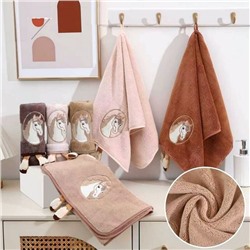 Полотенце из микрофибры "Милые лошадки-Ножки" с атласной каймой 35*75 см.