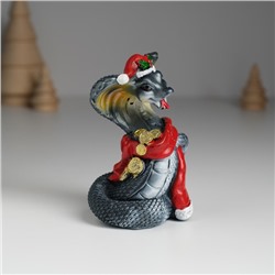 Фигурка полистоун «Змея тёмная в красной шапке и шарфике с монетками», 6.2×4.7×9 см, МИКС
