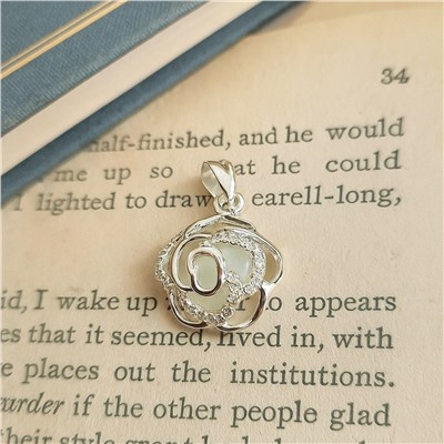 Кулон цветок, покрытие: посеребрение, вставка: искусственный камень и цирконы, арт.007.067