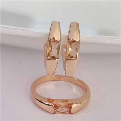 Комплект ювелирной бижутерии коллекция "Дубай" серьги и кольцо 17 р, покрытие позолота, вставка: фианиты, цвет: шампань, арт.215.384-17