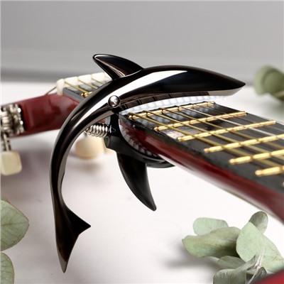 Каподастр для гитары Music Life Акула