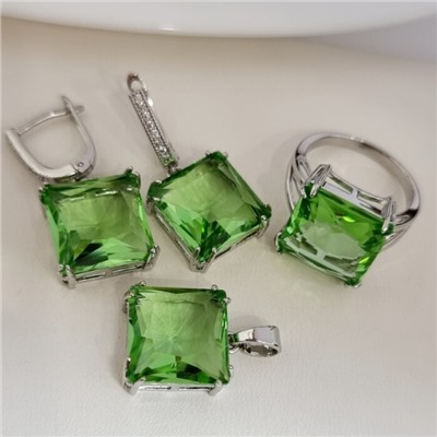 Комплект ювелирной бижутерии серьги, кулон и кольцо 19 р, покрытие посеребрение, вставка: фианит, цвет: светло-зеленый арт.313.153-19