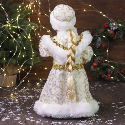 Снегурочка под ёлку «Зимнее волшебство. В шубке с орнаментом» двигается, с подсветкой, 40 см, золото