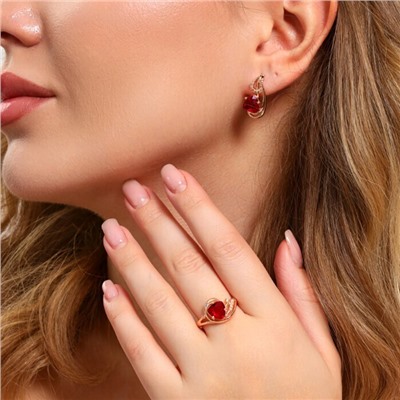 Комплект ювелирная бижутерия коллекция  "Дубай" серьги и кольцо 17 р, покрытие: позолота, вставка: фианиты, цвет: красный и прозрачный, арт.314.765-17