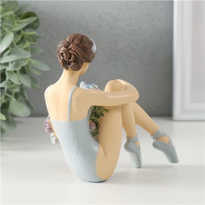 Фигурка полистоун «Балерина с охапкой сиреневых цветов», 12.5×7×12 см