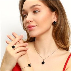 Комплект ювелирной бижутерии в форме клевера серьги, кулон, браслет и кольцо 20 р, покрытие: посеребрение, вставка: искусственный камень, цвет: черный, арт.213.408-17