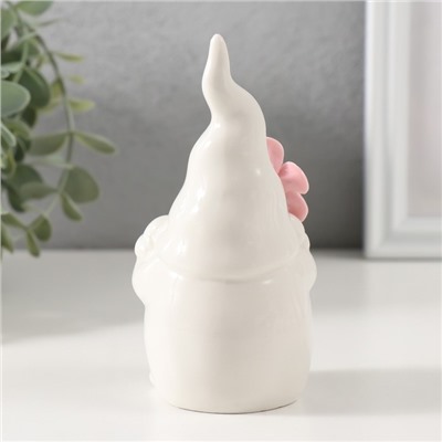 Фигурка керамика «Гномик белый с розовым цветком», 6.1×5.8×11.6 см