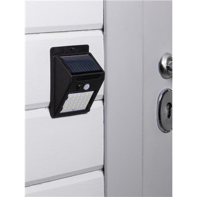 Садовый светильник, уличный, на солнечной батарее с датчиком движения, накладной, 30 LED, свечение белое