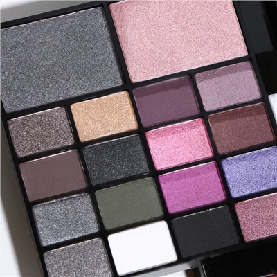 Профессиональный набор для макияжа (тени для век, блеск для губ, корректоры, румяна, тоналка)