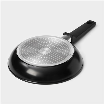 Сковорода Magistro Flame, d=24 см, h=4.7 см, ручка soft-touch, антипригарное покрытие, индукция, кованый алюминий, чёрная